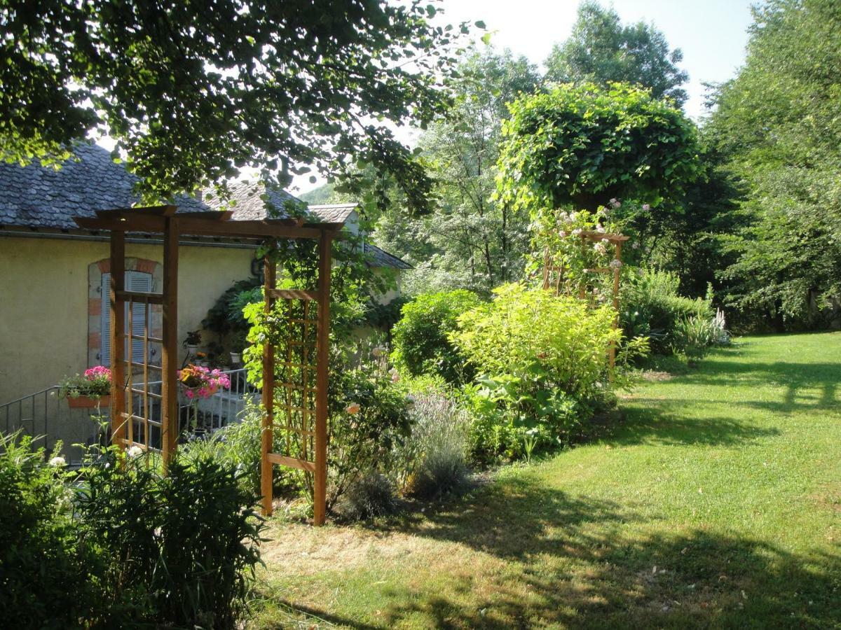 Le Relais Des Capucines Bed & Breakfast Largnac Exterior photo